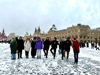 Учащиеся нашей школы 9 б и 10 б классов съездили на 2 дня в Москву.  Предлагаем рассказ от "первого лица".